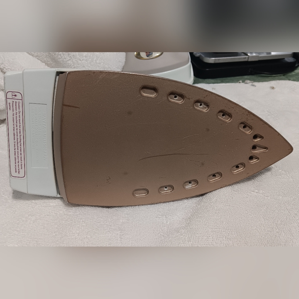 Maytag Cordless Steam Iron Cuff Press ML17500AAW 120 V 60HZ 1440W Tested Works - Picture 11 of 16